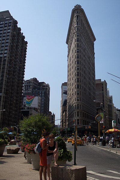 File:Flat Iron Building - 15412382485.jpg