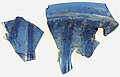 Fragment de coupe en verre bleu. Période gallo-romaine. Issu des fouilles des 3-5 rue Saint-Malo, Rennes. Collection du musée de Bretagne.