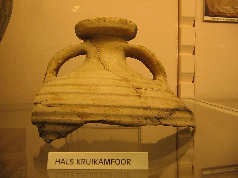 File:Fragment van een Romeinse amfoor in het Leudalmuseum, Haelen 001.jpg