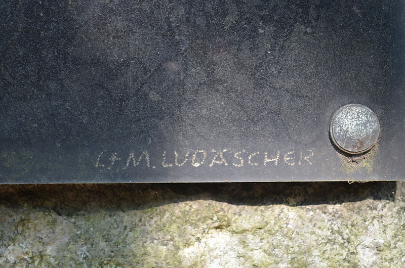 File:Frankfurt, Hauptfriedhof, Signatur Ludäscher.JPG