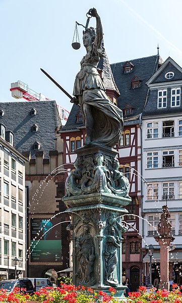 File:Frankfurt am Main, Gerechtigkeitsbrunnen -- 2015 -- 6733.jpg