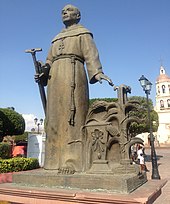 Statue in Queretaro City. Fray Junipero Serra, escultura de Alberto Perez Soria (cropped).jpg