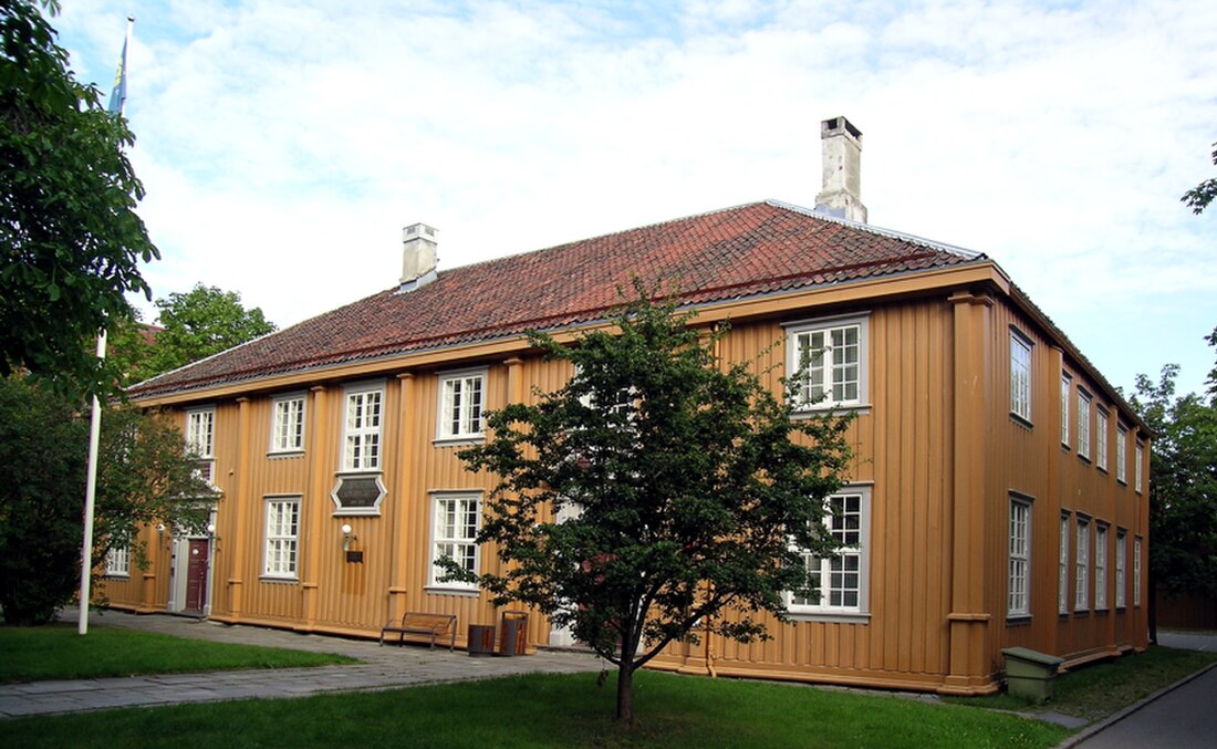 File:Frostating lagmannsrett Trondheim.jpg