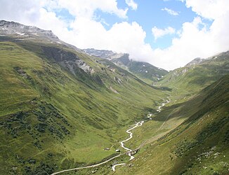 Furkareuss valley to the west and Furka pass