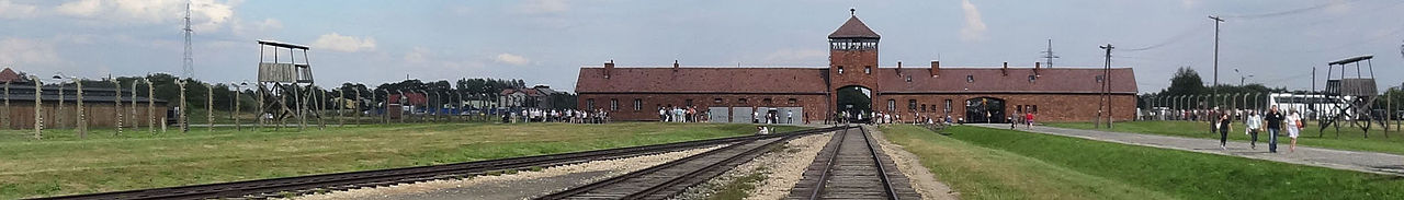 Gatehouse Auschwitz II 1156 banner.jpg