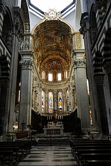 Genoa cathedral (the altar) Genova cathedral (the Altar).jpg