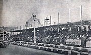 ...sur la promenade des Anglais (1934).