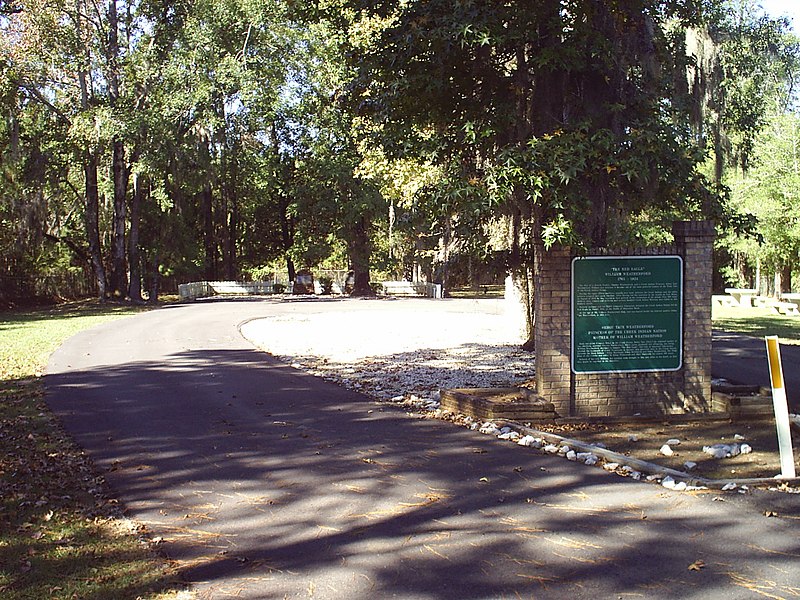 File:Graves and sign.JPG