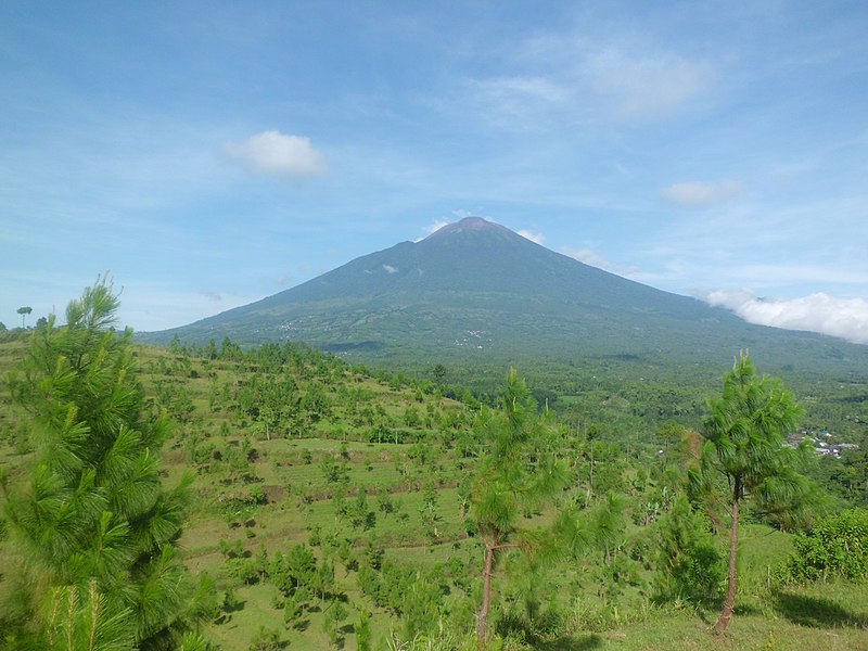 File:Gunung Slamet 2.jpg