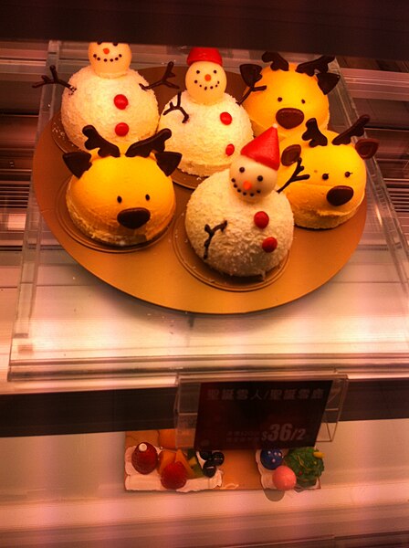 File:HK Sheung Wan Shun Tak Centre shop Bakery Christmas snowmen cakes Dec-2012.JPG