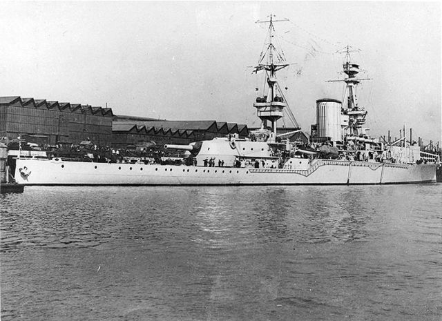 Stern view of Furious in 1917, showing the ship's single 18-inch gun