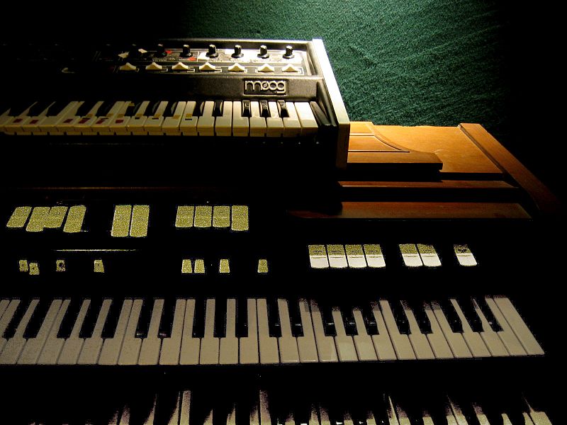 File:Hammond E-143 & Moog Micromoog - Svenska Grammofonstudion, Gothenburg, Sweden.jpg