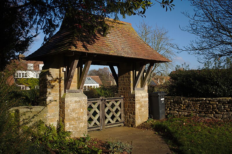 File:Harston's Lych Gate - geograph.org.uk - 5981068.jpg