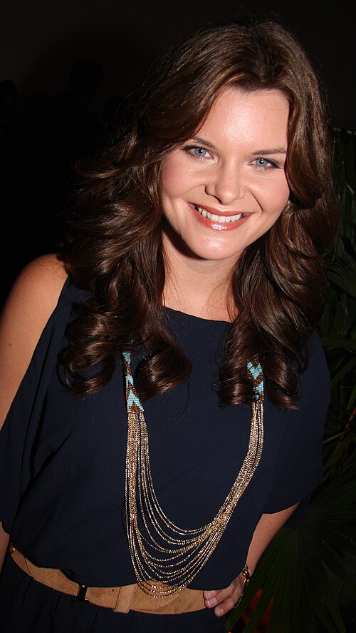 Heather Tom described Victoria as having her father's strength and her mother's "manipulative skills".