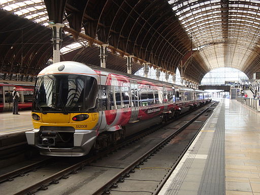 Heathrow Express 332008, Paddington Station (14487320373)