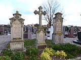 Friedhofskreuz und Grabmale