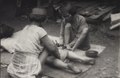 Zetten van een tatoeage op Oost-Borneo (1931-32)