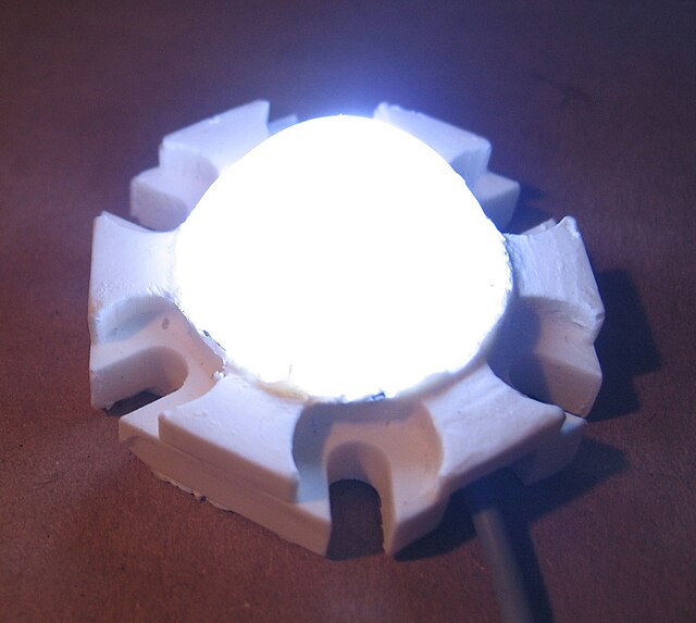 https://upload.wikimedia.org/wikipedia/commons/thumb/4/42/Hexagonal_White_LED_module.jpg/640px-Hexagonal_White_LED_module.jpg