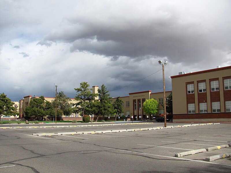 File:Highland High School, Albuquerque NM.jpg