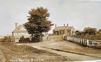 Hook Norton station (postcard).jpg