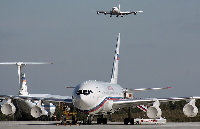 File:Ilyushin Il-96 & Il-86 (5023897214).jpg