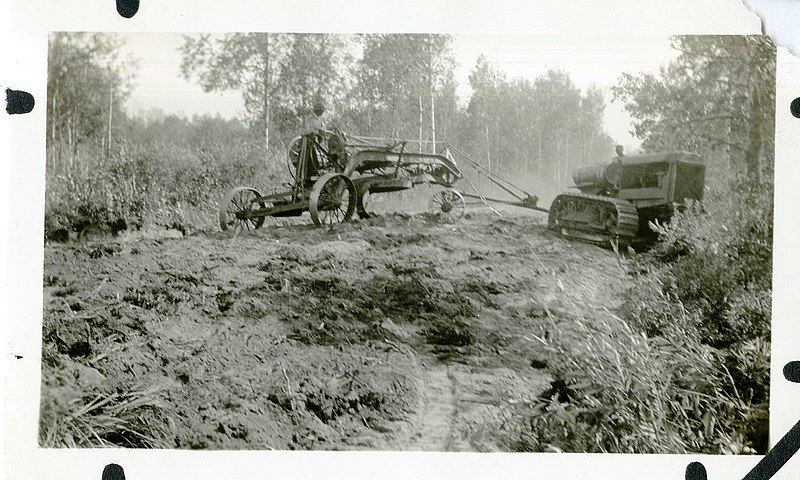 File:Indian Grading Crew with Caterpillar - DPLA - d02dbca43fea7ae95d2a355af987d5d0.jpg