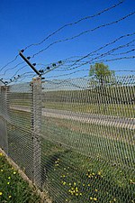 Concertina wire - Wikipedia