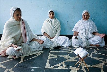 Jain nuns meditating