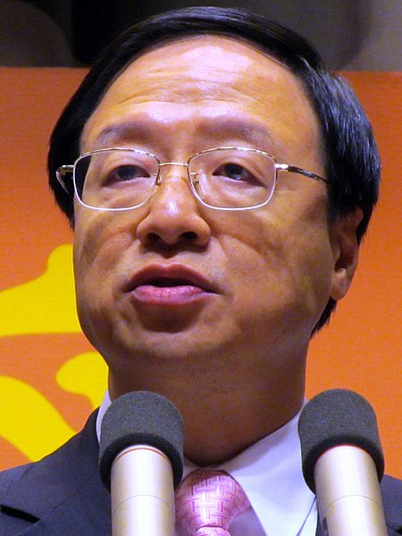 File:Jiang Yi-huah with Executive Yuan (cropped).jpg