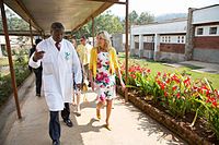 Biden med den kongolesiske läkaren Denis Mukwege i Bukavu 2014.