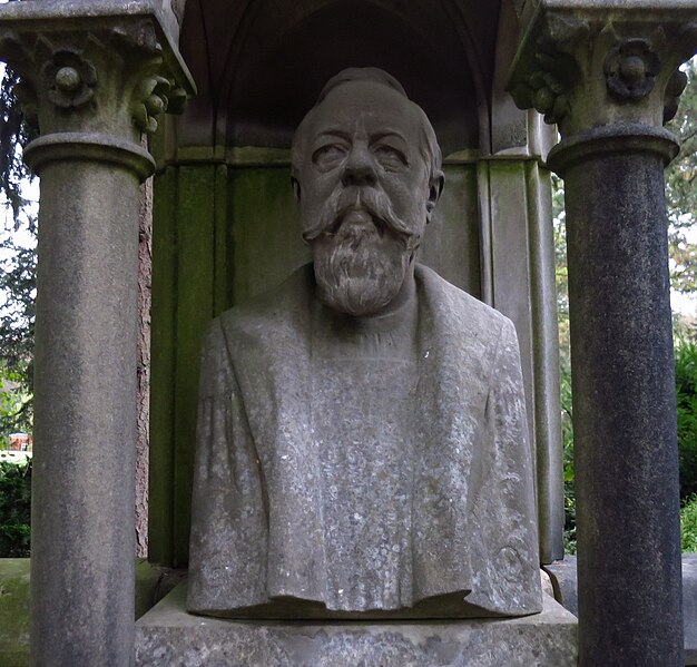 File:Johannes Fastenrath -grave1.jpg