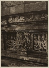 KITLV 40049 - Kassian Céphas - Reliefs on the terrace of the Shiva temple of Prambanan near Yogyakarta - 1889-1890.tif