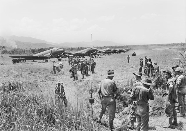 Troops from the 2/16th fly in to Kaiapit, September 1943