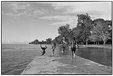 Children playing in Kavieng harbour Kavieng 1996.jpg