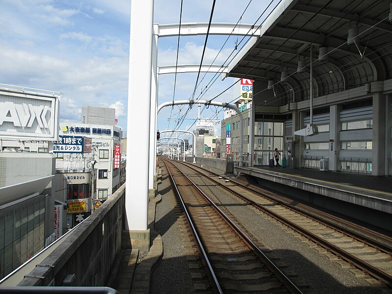 File:Keihan Neyagawashi Station platform - panoramio (3).jpg