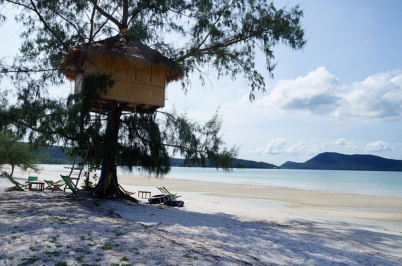 File:Koh Rong Sanloem beach tree house.jpg