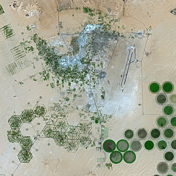 File:Kufra SPOT 1301.jpg