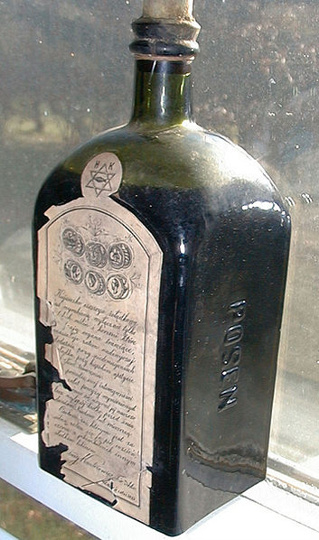 File:Kujawische Magen-Essenz, bottle, back view.jpg