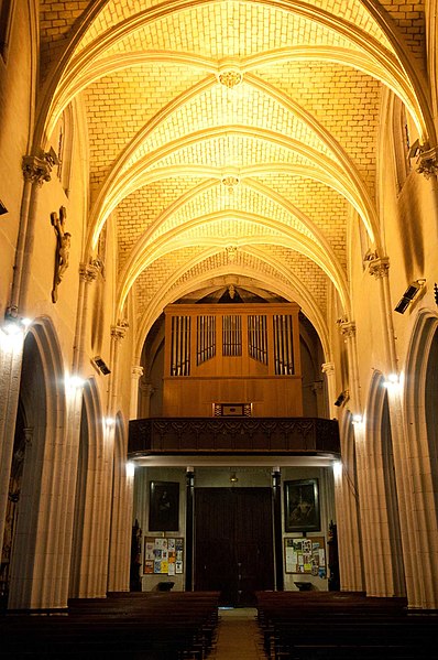 File:L'église de Kerentrech et son orgue en 2015.jpg