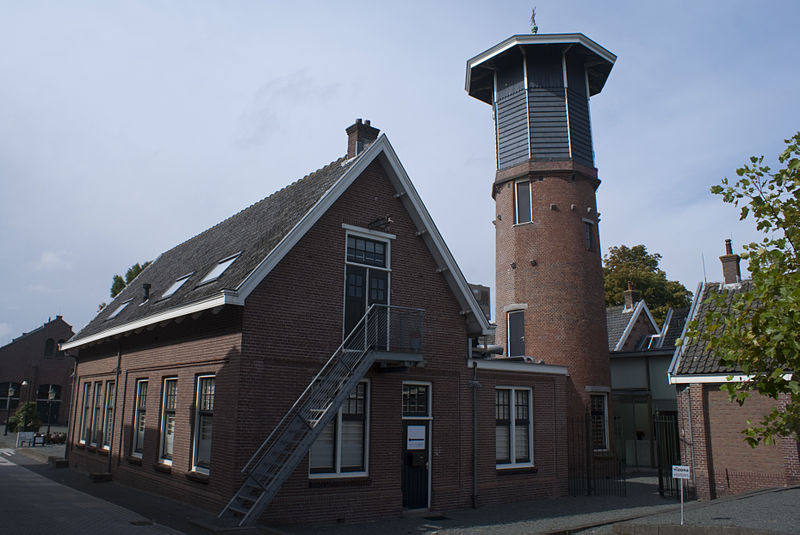 File:Laboratorium en watertoren KNSF - WLM 2011 - Shirley de Jong.jpg