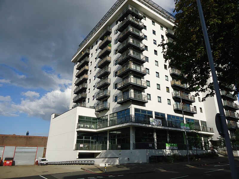 File:Lamborne apartments Sutton London Surrey.JPG