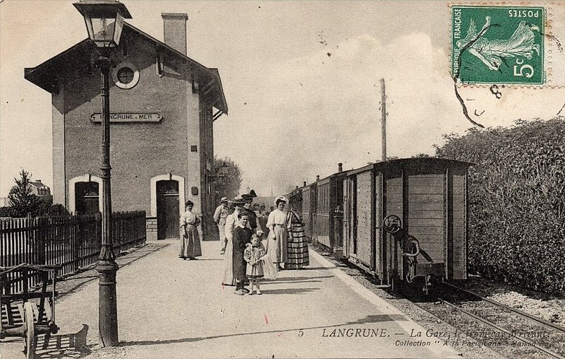 File:Langrune - La Gare.jpg