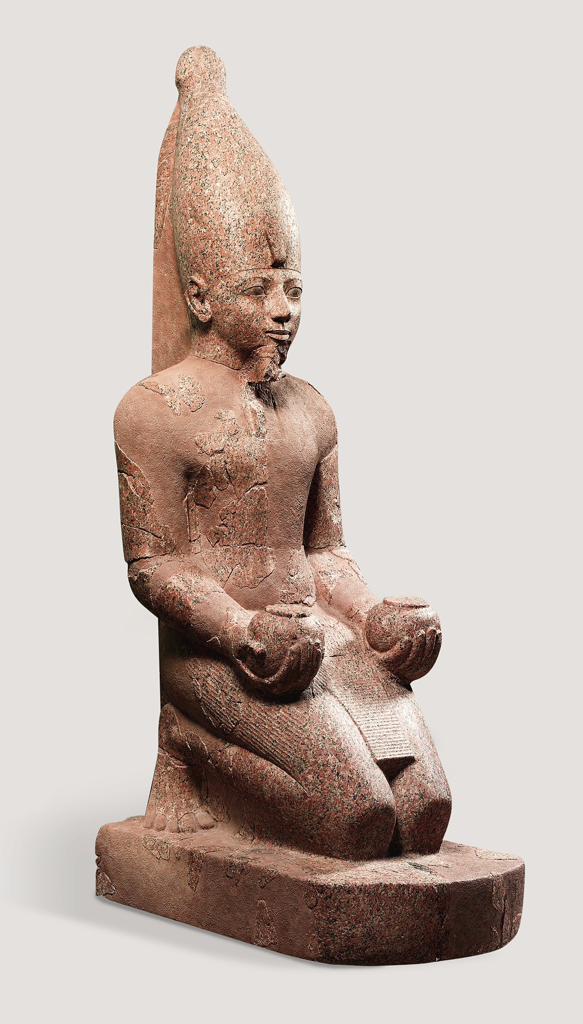 Kneeling statue of hatshepsut