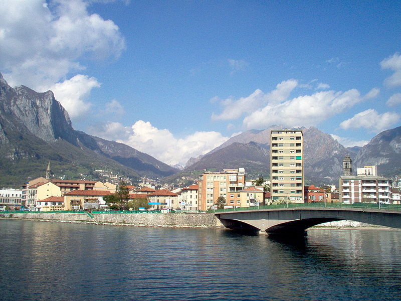 صورة:Lecco-4-16-04-2006.jpg