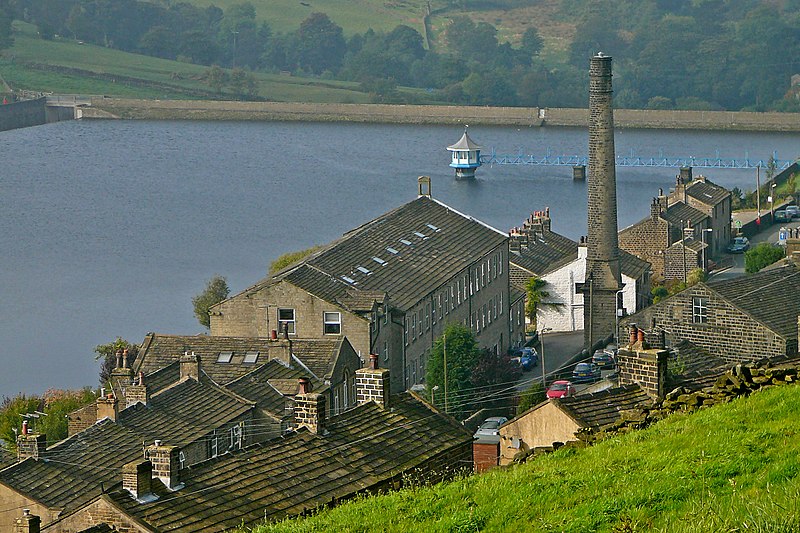 File:Leeming Reservoir from Black Moor Road (10th October 2010).jpg