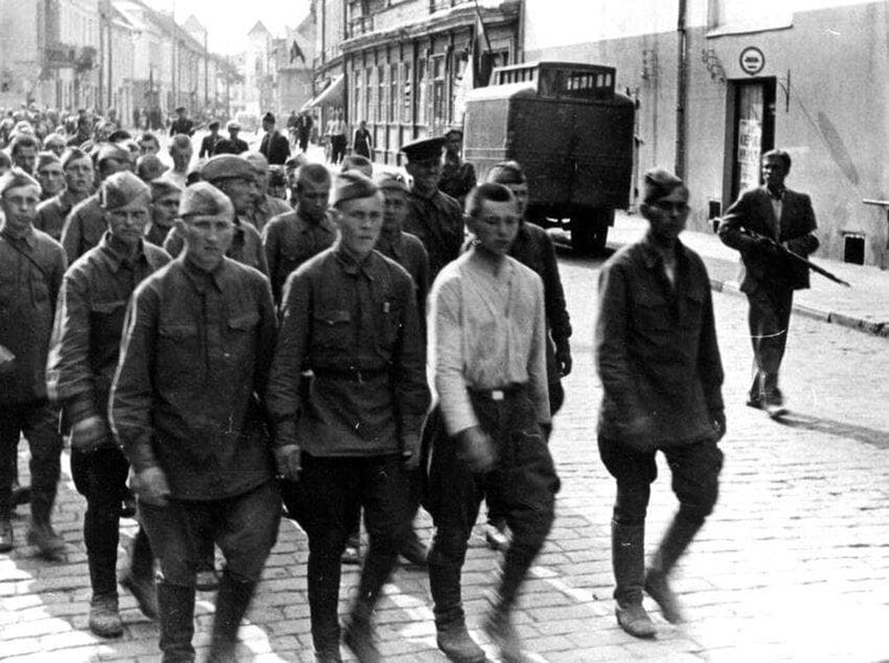 Lithuanian insurgents lead the disarmed soldiers of the Red Army in Kaunas