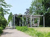 Doppelpergola am Westeingang