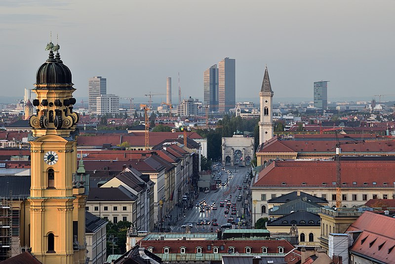 File:München Blick vom Neuen Rathaus zur Ludwigstraße September 2017.jpg