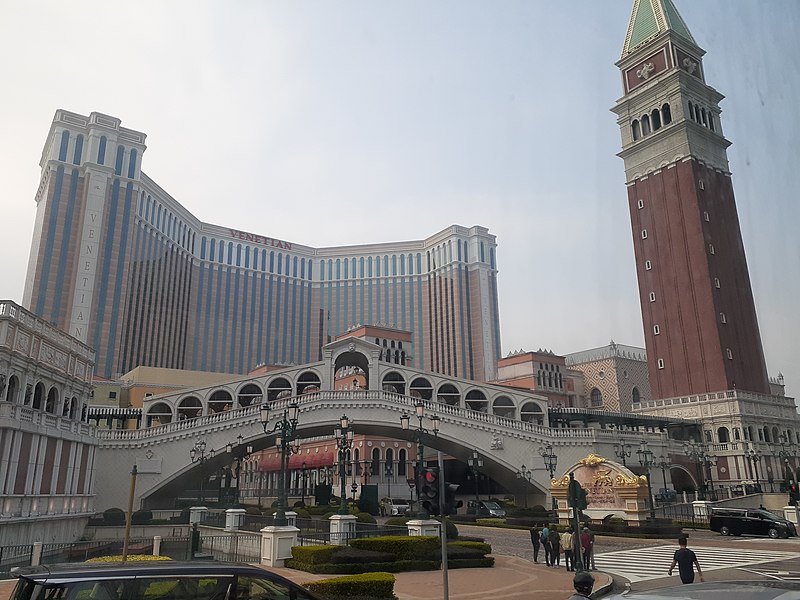 File:MC 澳門 Macau 路氹 Taipa 金光大道 Cotai hotel shuttle view November 2019 SS2 08 The Venetian Macao bridge.jpg