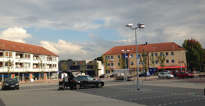 File:Marktplatz Friedrichsfeld.JPG